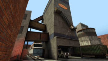 Screenshot of the level showing a passing train in the middle of an industrial site.